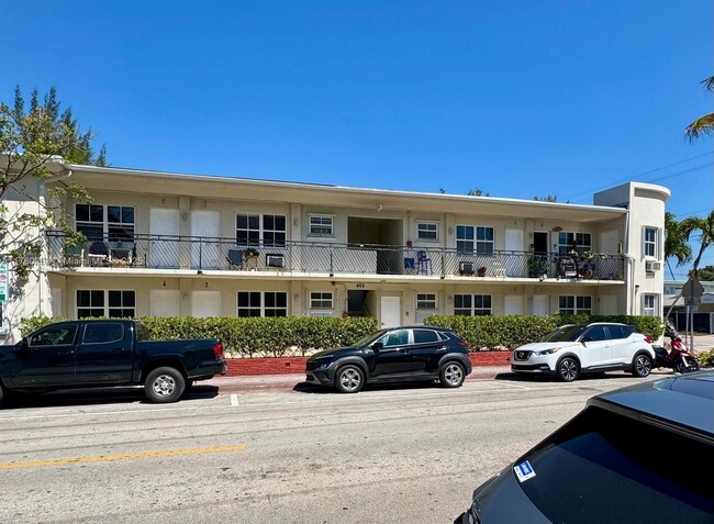 Building Photo - 605 77th St