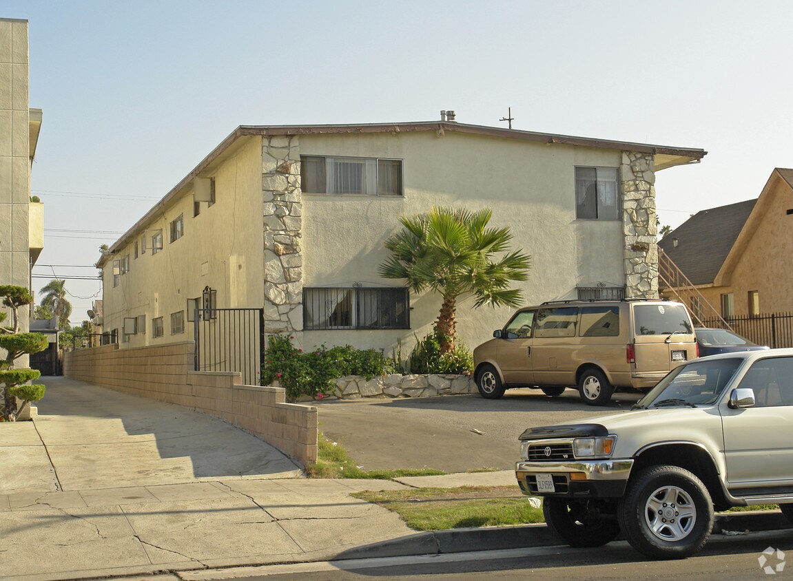 Building Photo - 1050 S Norton Ave