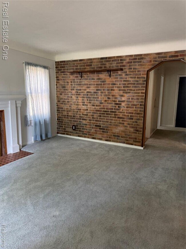 Foto del edificio - 15087 Thomas Ave