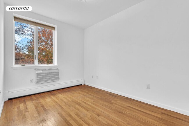 Building Photo - 811 5th Ave