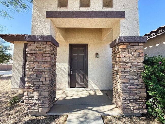 Building Photo - Large Open-Concept Home with Den/Office, F...