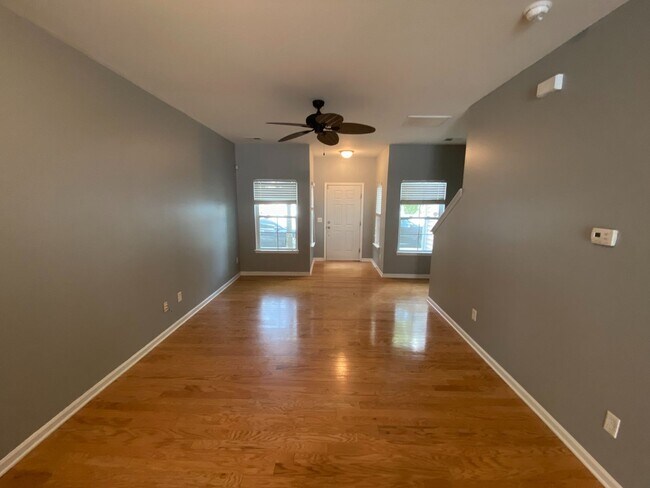 Foto del edificio - Beautiful Townhome located in the Cedar Mill Complex!