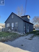 Building Photo - 741 Hillview Crescent