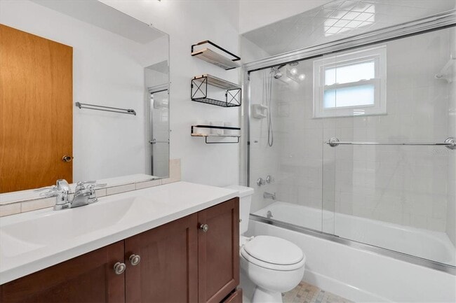 Building Photo - 3235 Hillsdale Ave