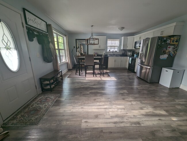 Kitchen - 1224 Frazier Dr