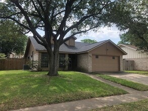 Building Photo - 109 Chama Dr