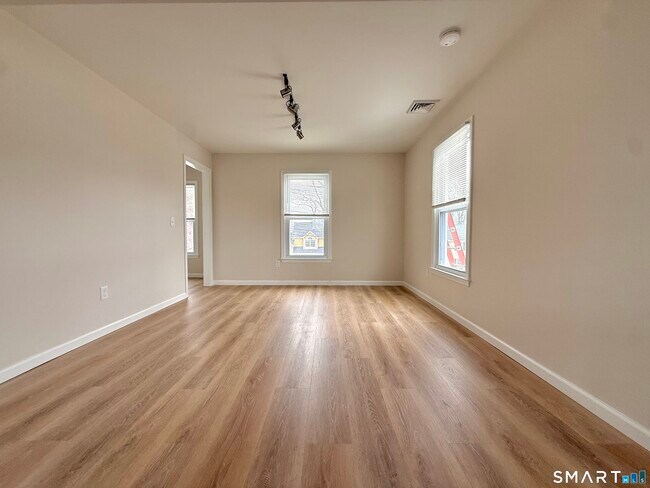 Foto del edificio - 194 High Ridge Ave