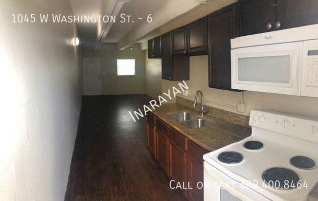 Building Photo - Remodeled 2/1 Upstairs apartment. Available!