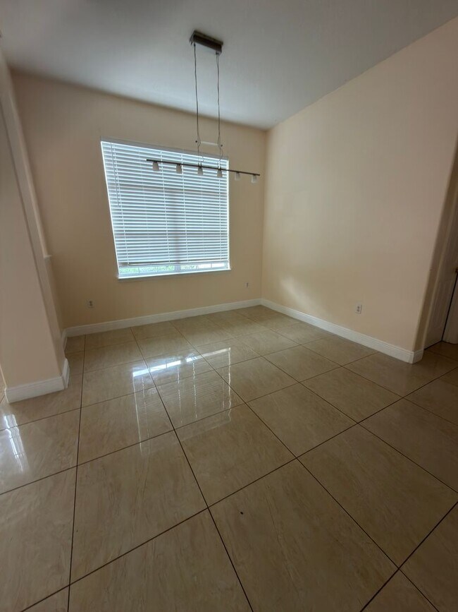 Foto del edificio - 1376 Shelter Rock Rd