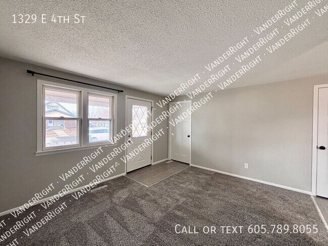 Foto del edificio - 1329 E 4th St