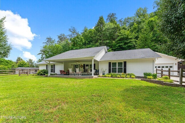 Foto del edificio - 519 Country Oaks Dr