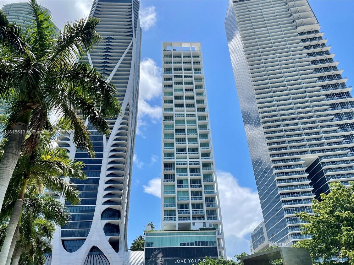 Primary Photo - 1040 Biscayne Blvd
