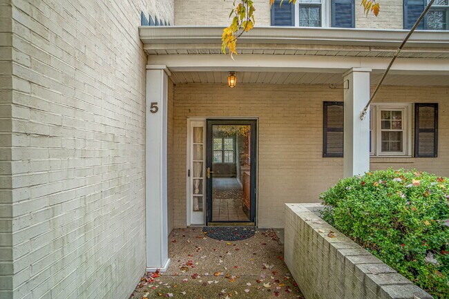 Foto del edificio - Steps from Historic Downtown Franklin