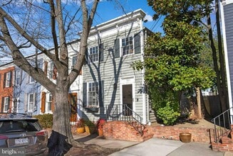 Building Photo - 921 Oronoco St