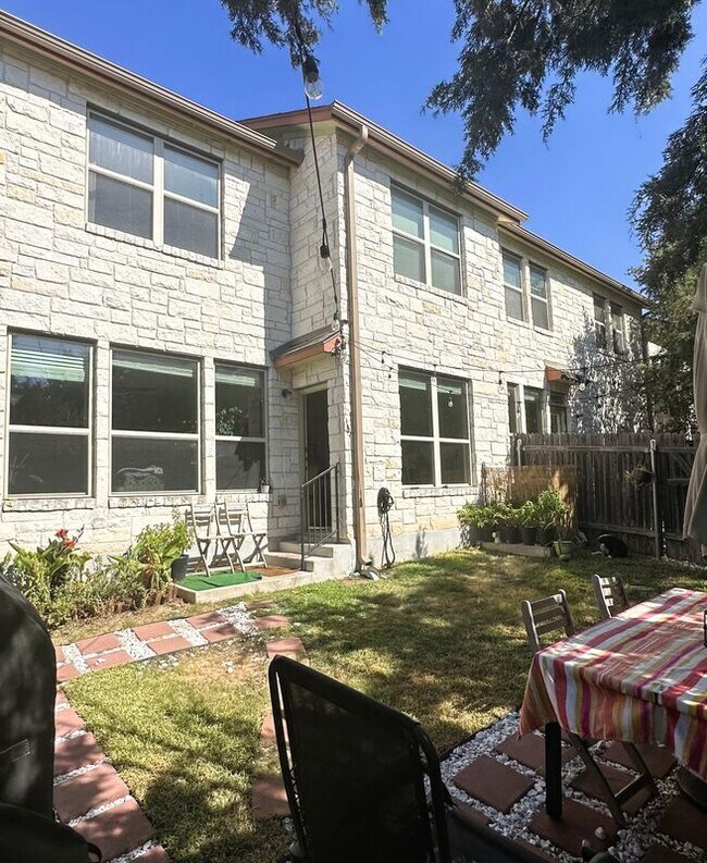 Foto del edificio - 2410 Great Oaks Dr