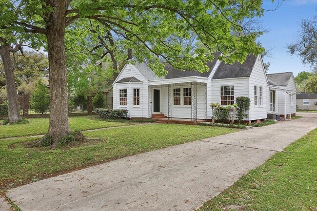 Foto del edificio - 2565 Harrison Ave