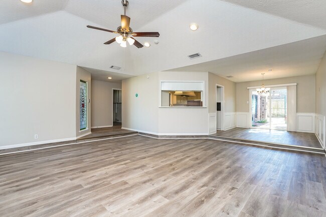 Building Photo - 13823 Swiss Hill Dr