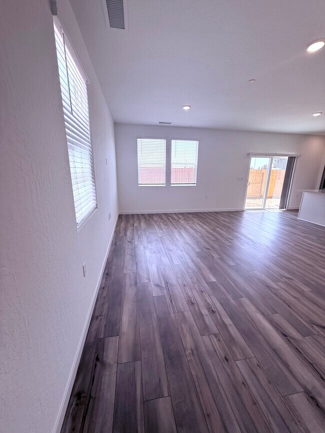 Foto del edificio - 6461 W Austin Wy