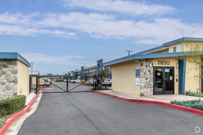 11850 Beach Blvd - Clara Vista Apartments