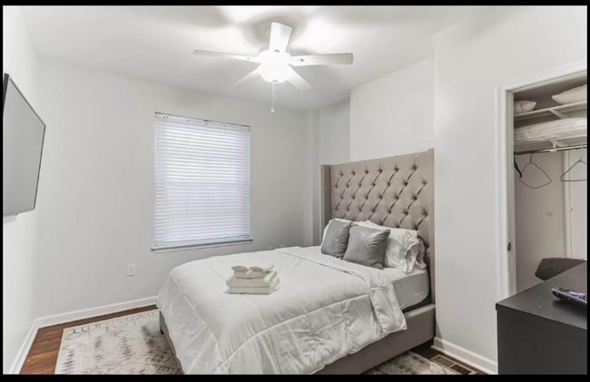 Foto del edificio - 5527 Pulaski Ave