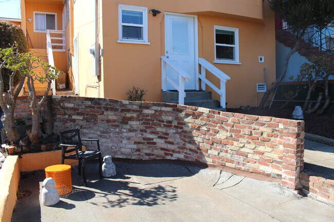 Front Entrance - 209 Acadia St