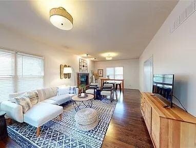 Building Photo - 734 Illinois St