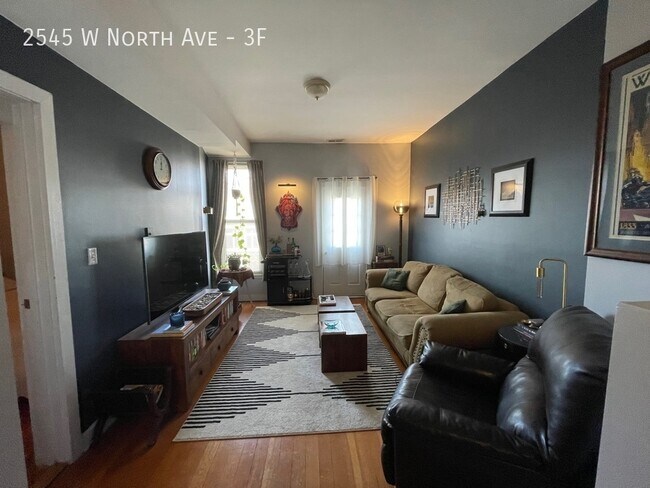 Building Photo - Charming 1 Bedroom Apartment in Great Buck...