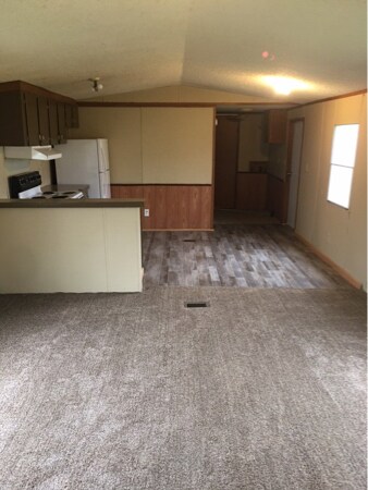 Primary Photo - 301 True Temper Rd