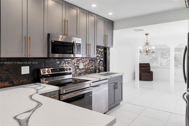 Foto del edificio - 766 NW 45th St
