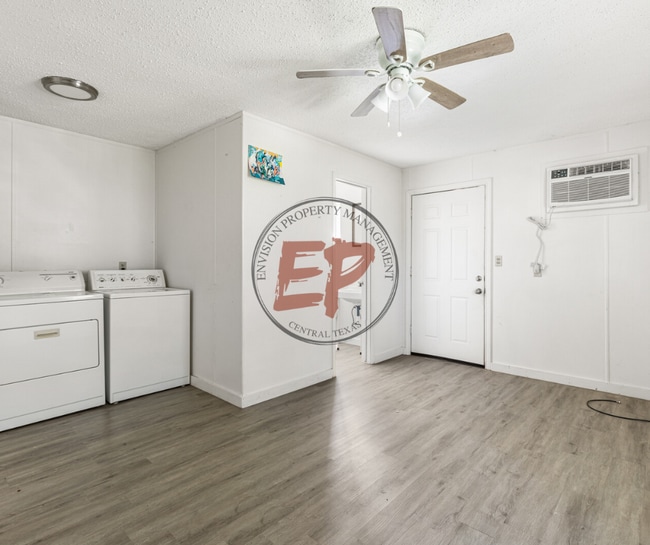 Foto del edificio - 102 County Rd 1605