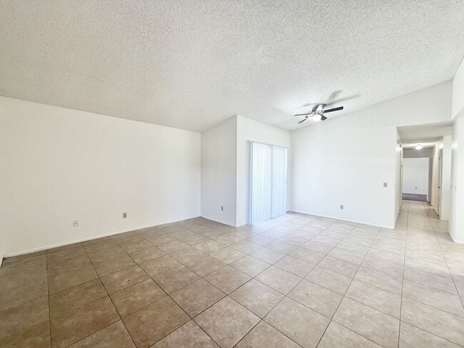 Building Photo - COMING SOON!! 3 BEDROOM / 2 BATHROOM Apartment in Cathedral City