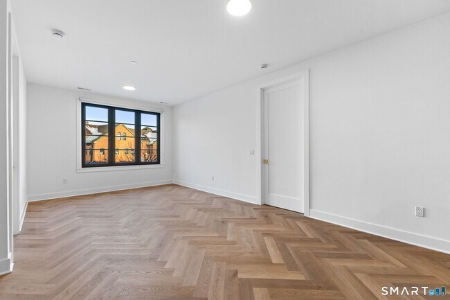 Building Photo - 100 E Putnam Ave