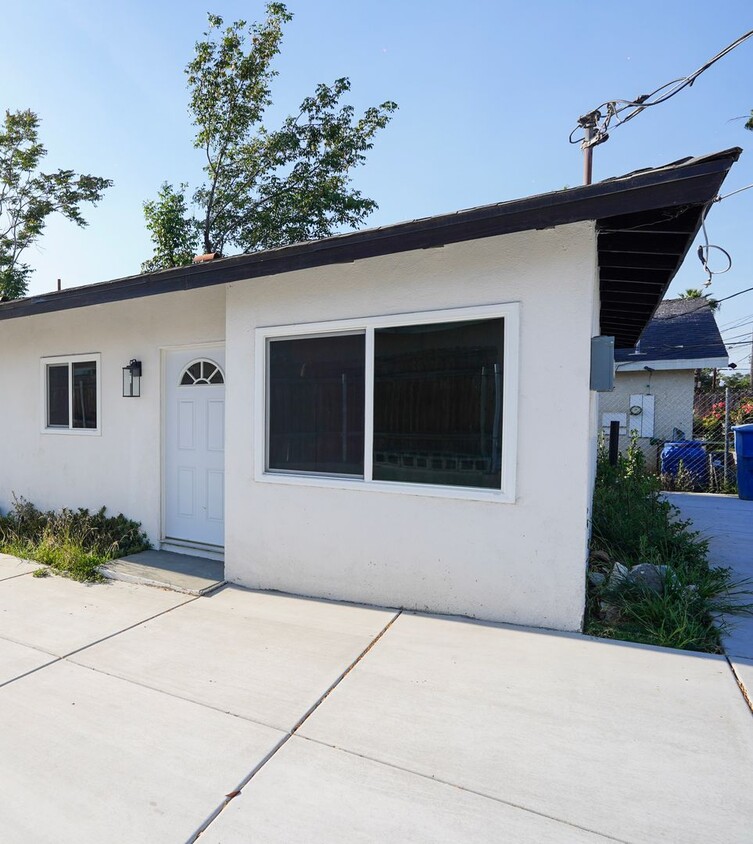 3447-3449 Dwight Ave - 3447-3449 Dwight Ave