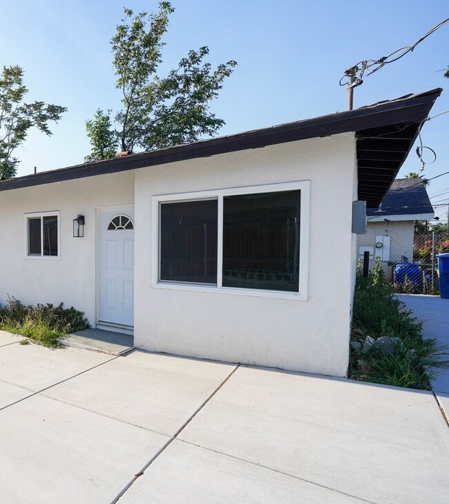 3447-3449 Dwight Ave - 3447-3449 Dwight Ave Apartment