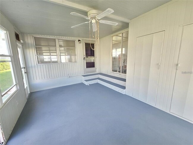 Foto del edificio - 321 3rd St Dr W