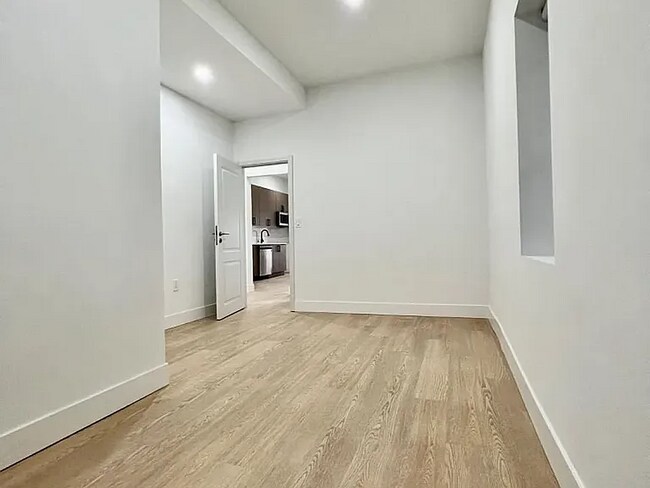 Foto del edificio - 3215 S Racine Ave