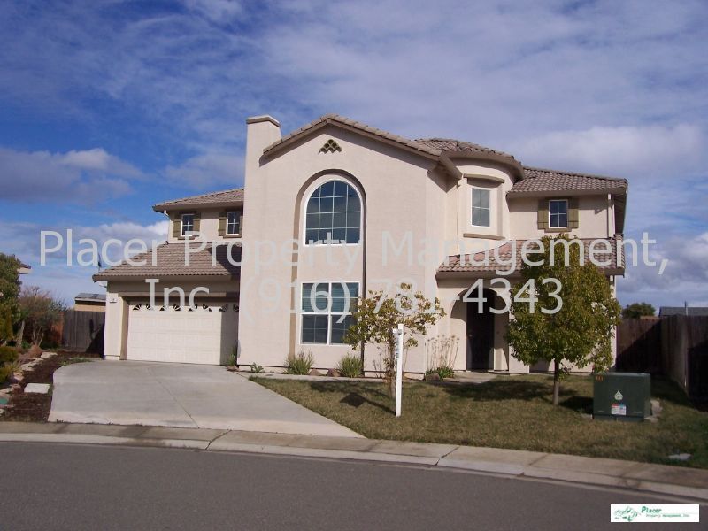 Must See! Beautiful 2 Story with Huge Back... House for Rent in