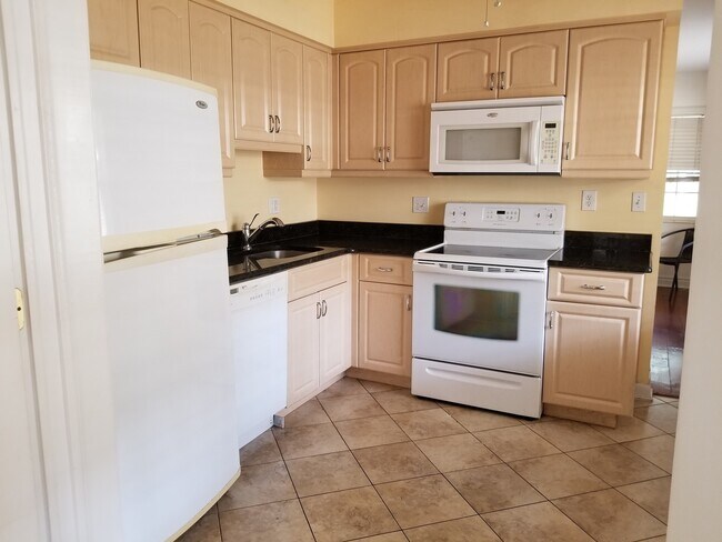 Foto del edificio - Centrally located home in St Pete - Move I...