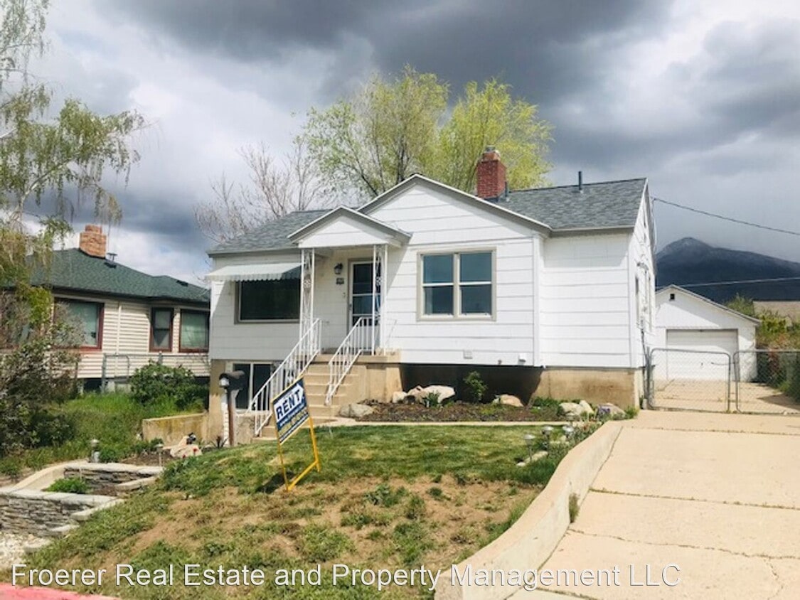 Primary Photo - 3 br, 2 bath House - 162 Country Club