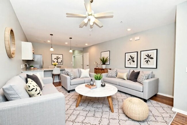 Interior Photo - Summerlake Meadows