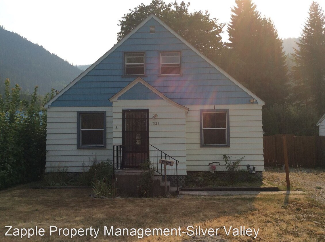 4 br, 1 bath House 1327 Mullan Ave. House Rental in Osburn, ID