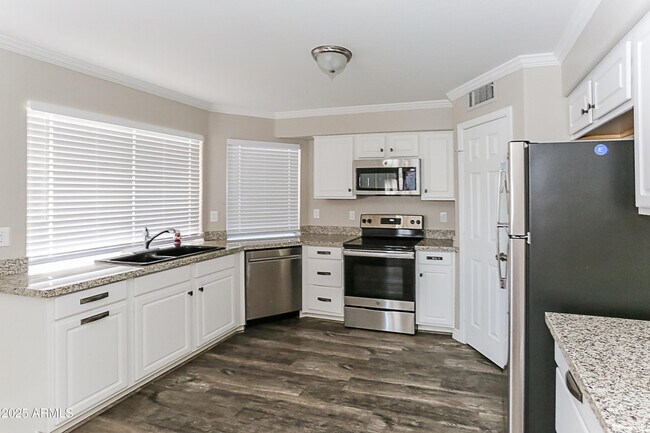 Foto del edificio - 8880 W Greer Ave