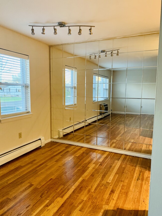 Building Photo - 28 Regency Park Dr