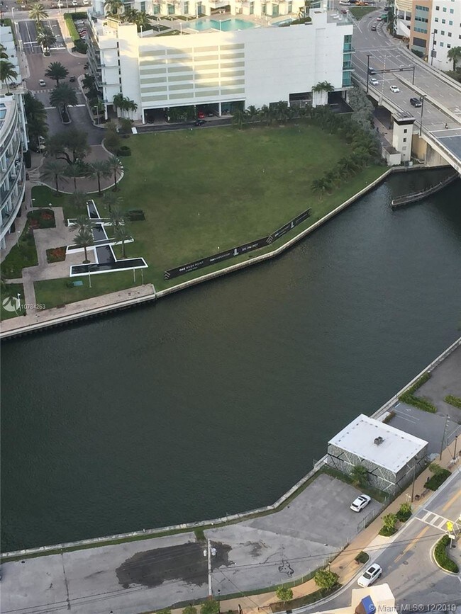 Foto del edificio - 88 SW 7th St