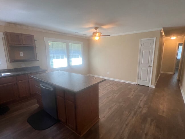 Building Photo - 183 Rogers Dr