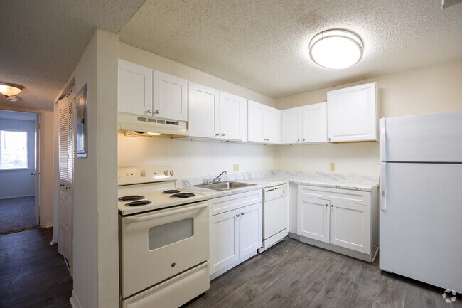 2BR, 1.5BA - 1022SF - Water Vista