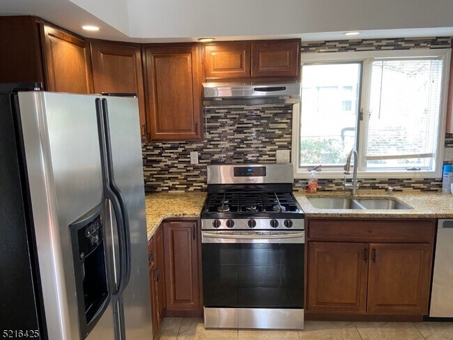 Foto del edificio - 73 Columbia St