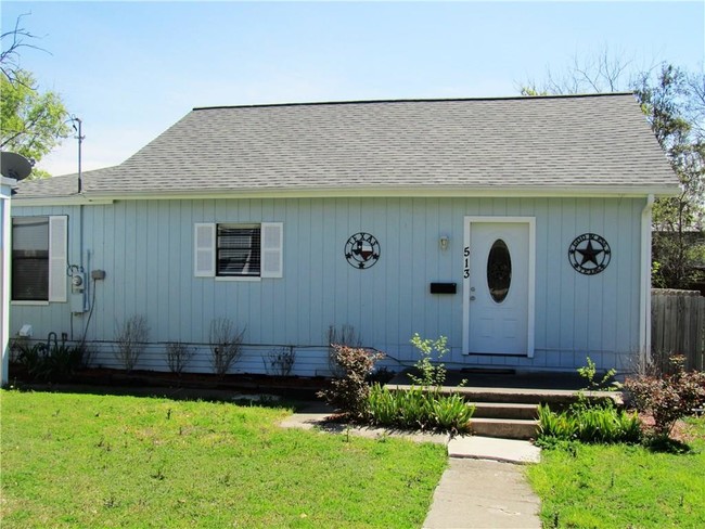 Building Photo - 513 Pendleton St