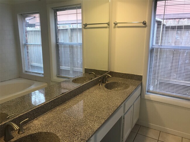 Foto del edificio - 3310 Stillmeadow Dr