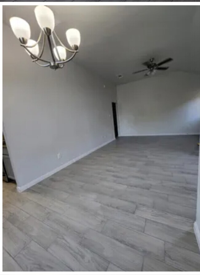 Sala de estar - 505 Monarch Dr